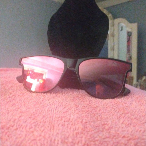 NYS CITY Pink w/ Black Framed Mirrored Sunglasses NWOT - Picture 4 of 6